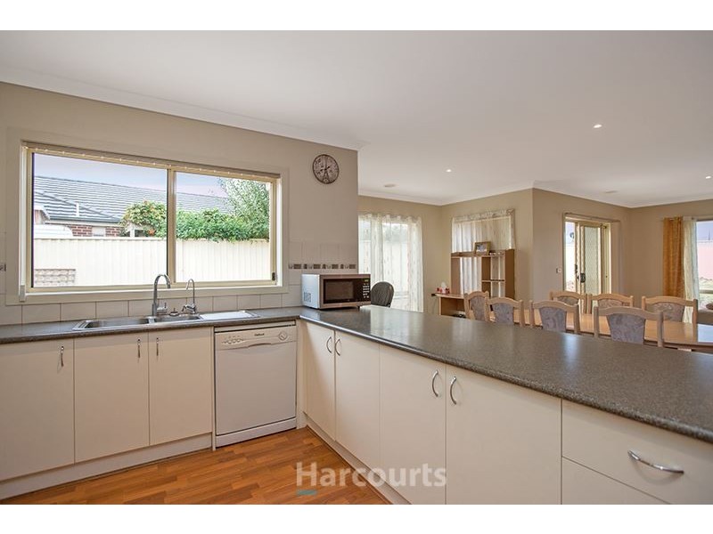 16 Viola Avenue, Pakenham VIC 3810