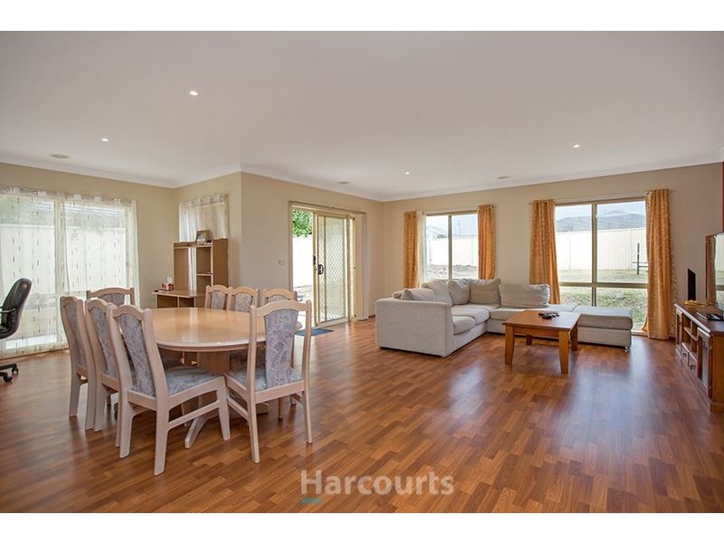 16 Viola Avenue, Pakenham VIC 3810