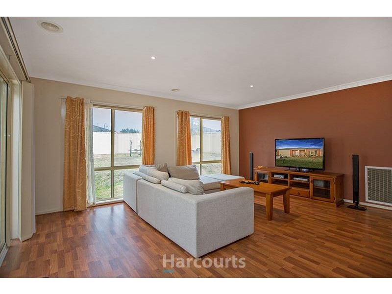 16 Viola Avenue, Pakenham VIC 3810