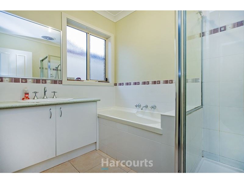 16 Viola Avenue, Pakenham VIC 3810