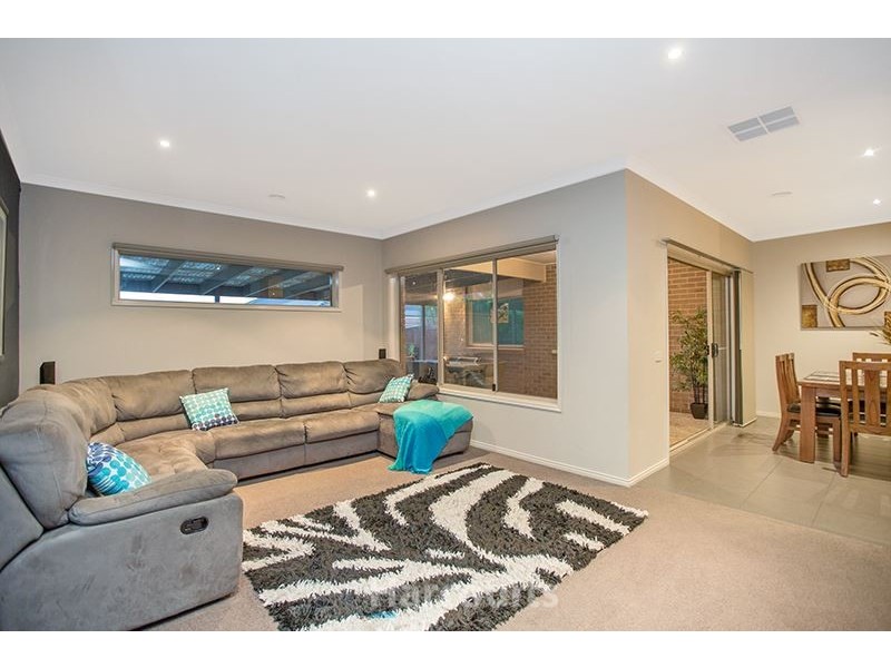 4 Booth Place, Pakenham VIC 3810