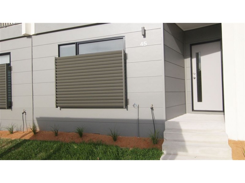 45 Lakeside Boulevard, Pakenham VIC 3810