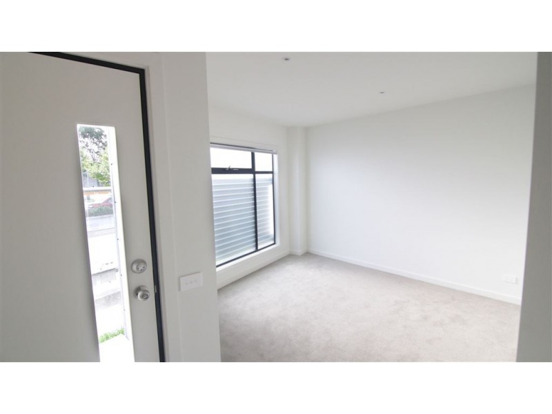 45 Lakeside Boulevard, Pakenham VIC 3810