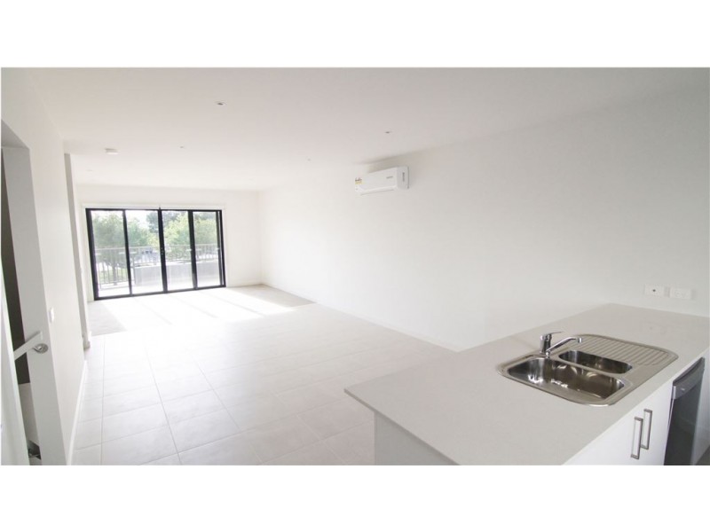 45 Lakeside Boulevard, Pakenham VIC 3810