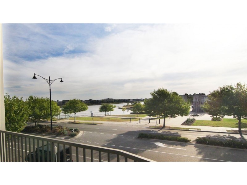 45 Lakeside Boulevard, Pakenham VIC 3810