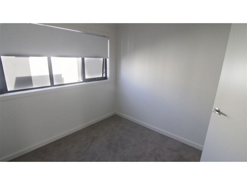 45 Lakeside Boulevard, Pakenham VIC 3810