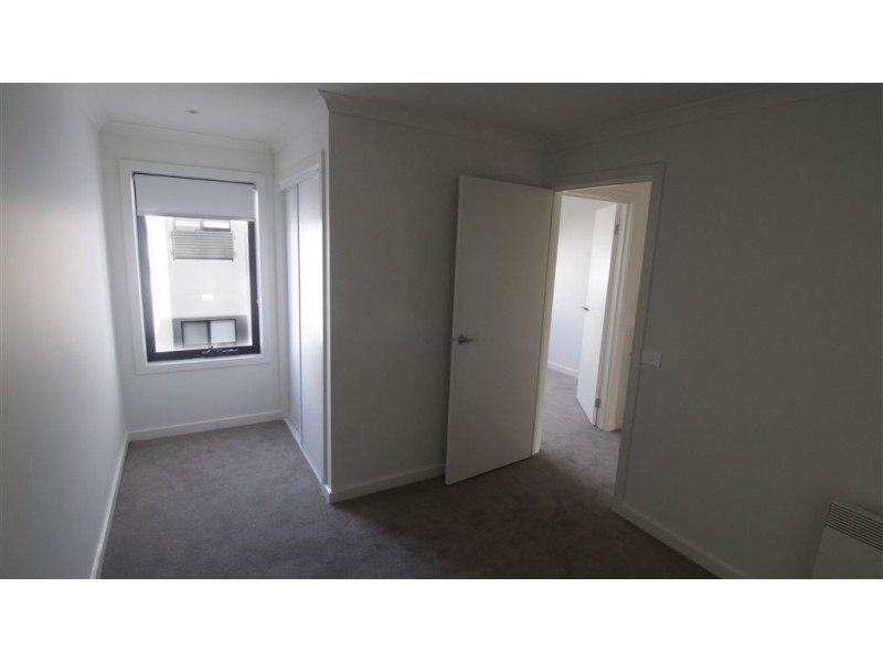 45 Lakeside Boulevard, Pakenham VIC 3810