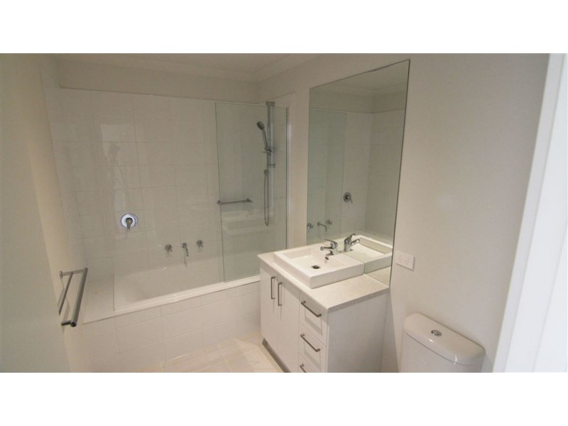 45 Lakeside Boulevard, Pakenham VIC 3810