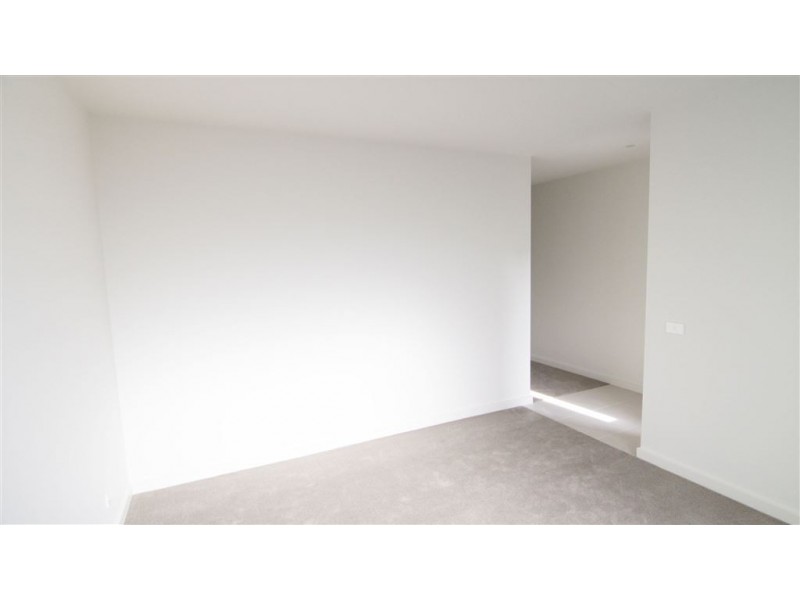 45 Lakeside Boulevard, Pakenham VIC 3810