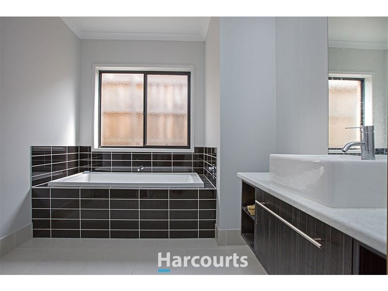 6 Shakespeare Grove, Officer VIC 3809