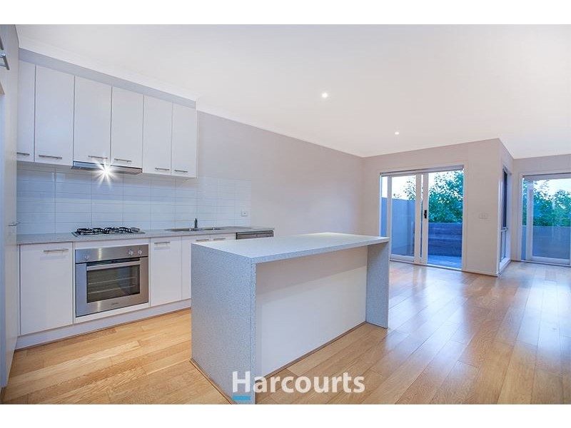 53 Lakeside Boulevard, Pakenham VIC 3810