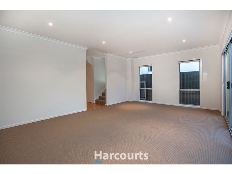 53 Lakeside Boulevard, Pakenham VIC 3810