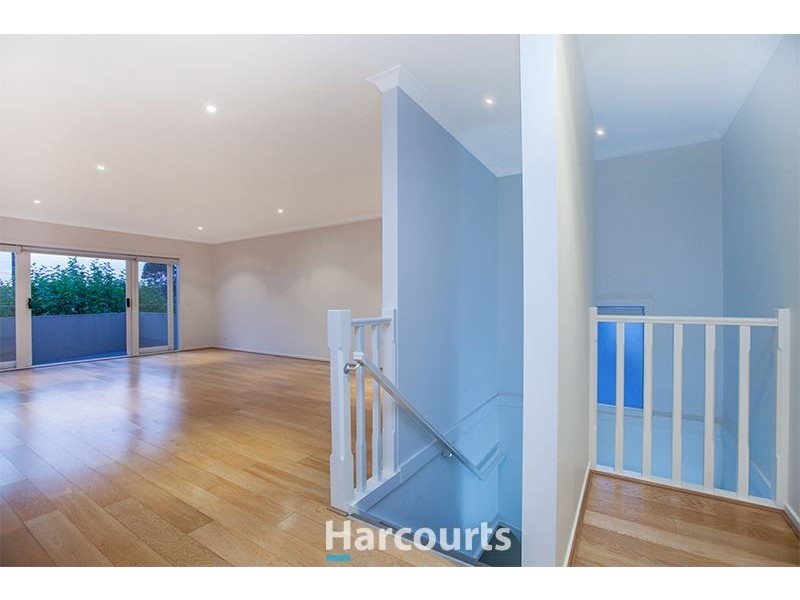 53 Lakeside Boulevard, Pakenham VIC 3810