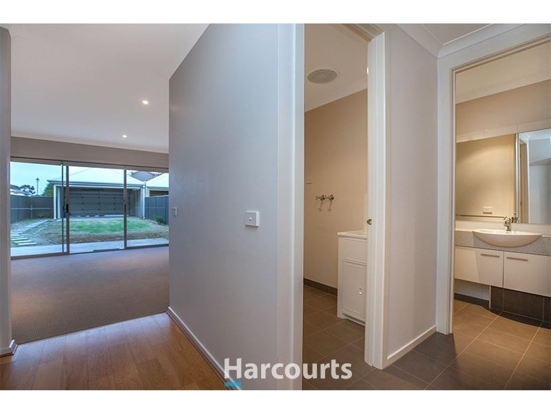 53 Lakeside Boulevard, Pakenham VIC 3810