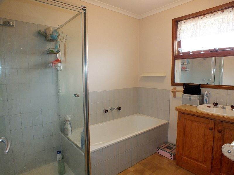 18 Atkins Road, Pakenham VIC 3810