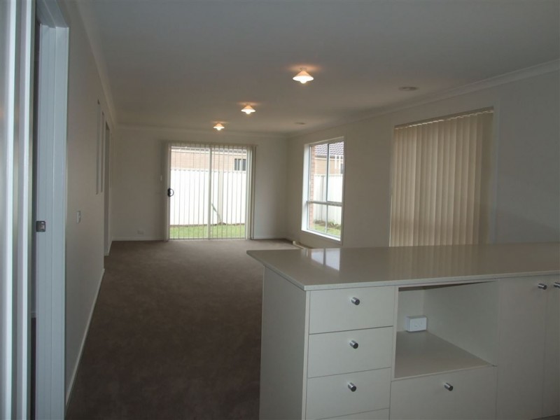 19 Debra Avenue, Pakenham VIC 3810