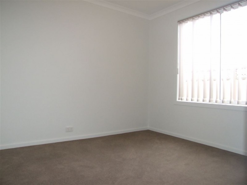 19 Debra Avenue, Pakenham VIC 3810