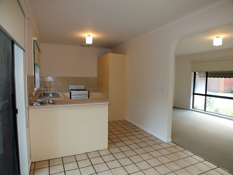 3/2 Tania Court, Pakenham VIC 3810