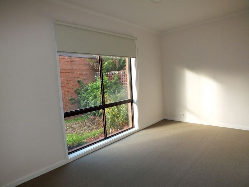 3/2 Tania Court, Pakenham VIC 3810