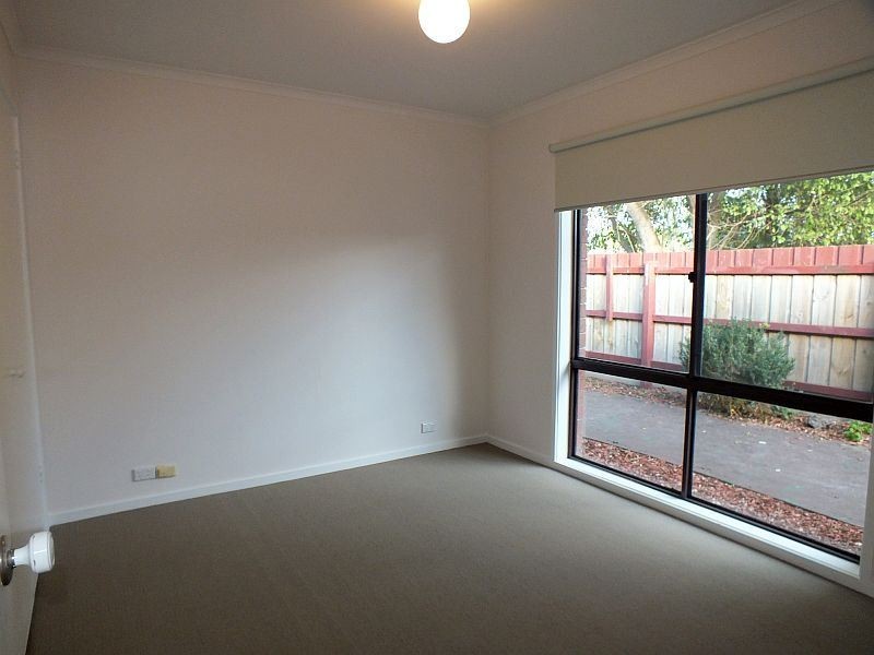 3/2 Tania Court, Pakenham VIC 3810