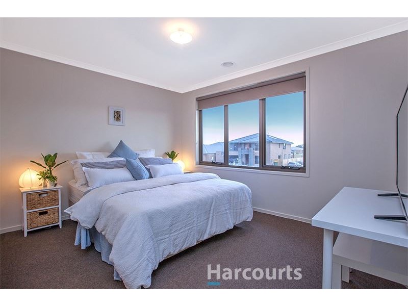 24 Pioneer Way, Officer VIC 3809