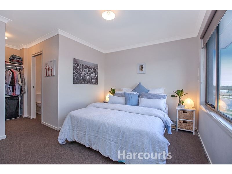 24 Pioneer Way, Officer VIC 3809