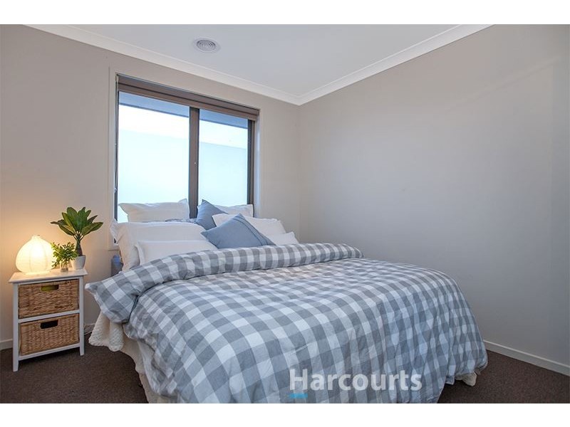 24 Pioneer Way, Officer VIC 3809