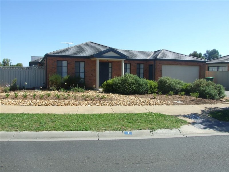 1 Latrobe Avenue, Pakenham VIC 3810