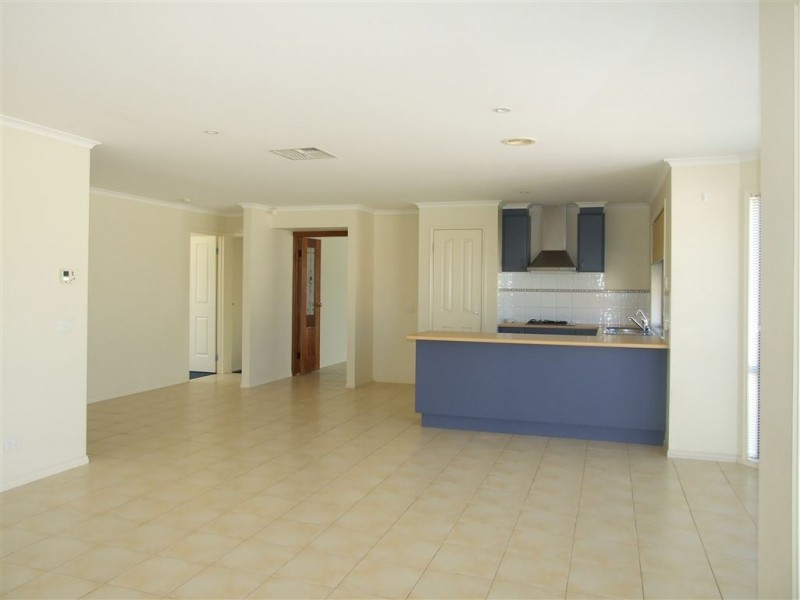 1 Latrobe Avenue, Pakenham VIC 3810