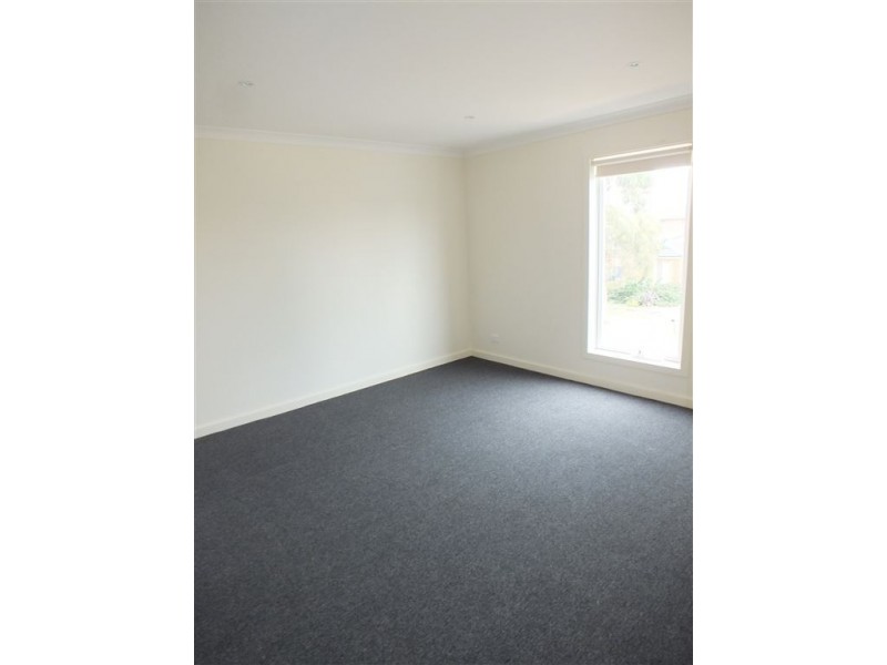 11 Laurina Link, Pakenham VIC 3810