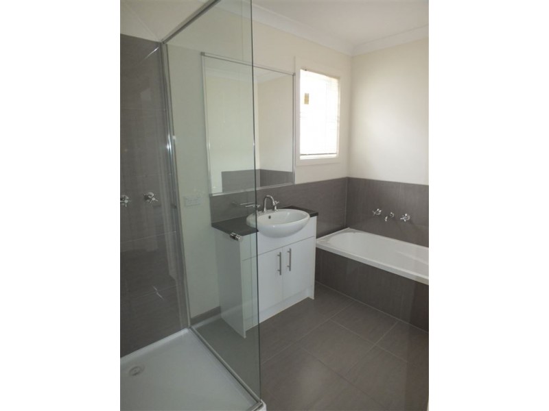 11 Laurina Link, Pakenham VIC 3810