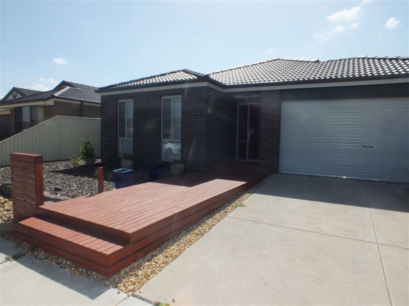 8 Salvia Avenue, Pakenham VIC 3810