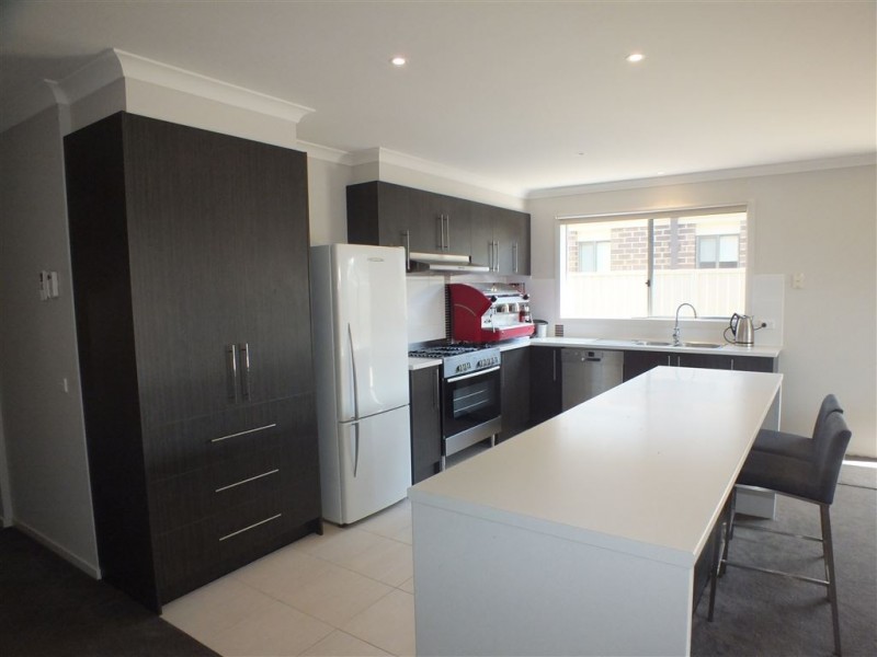 8 Salvia Avenue, Pakenham VIC 3810