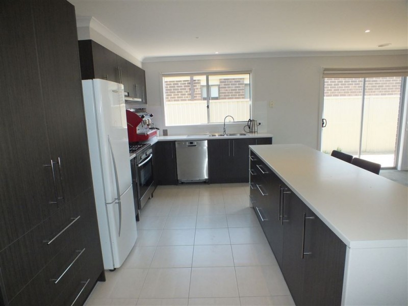 8 Salvia Avenue, Pakenham VIC 3810