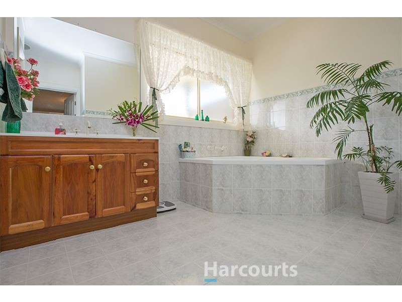 155 Sanders Road, Garfield North VIC 3814