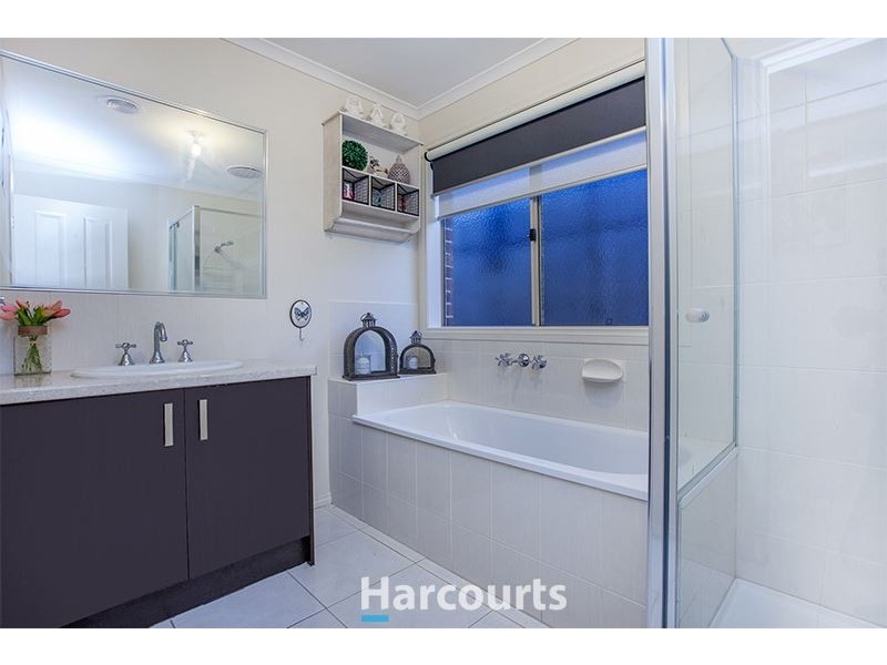 2/23 Melissa Way, Pakenham VIC 3810