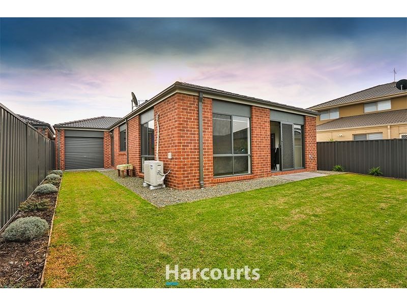3 Rannoch Street, Cranbourne East VIC 3977