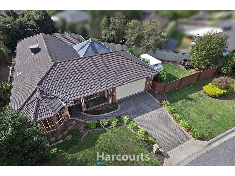 24 St Leonard Way, Pakenham VIC 3810