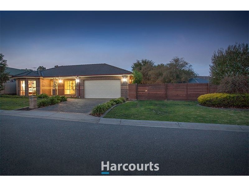 24 St Leonard Way, Pakenham VIC 3810