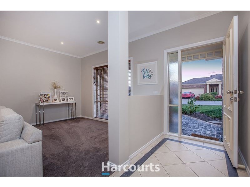 24 St Leonard Way, Pakenham VIC 3810