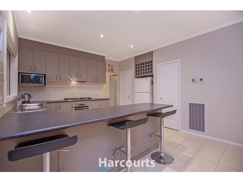 24 St Leonard Way, Pakenham VIC 3810