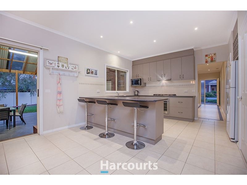 24 St Leonard Way, Pakenham VIC 3810