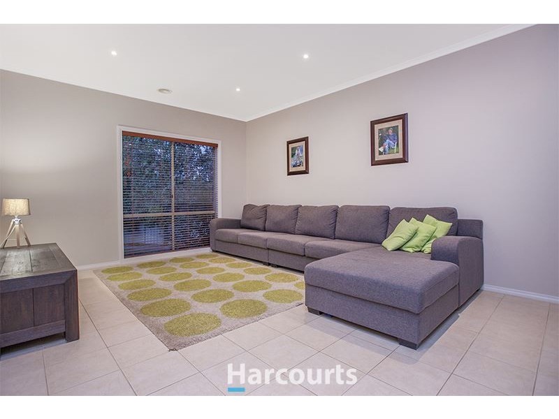 24 St Leonard Way, Pakenham VIC 3810