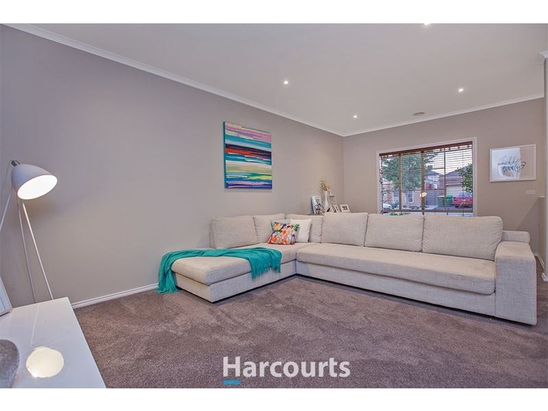 24 St Leonard Way, Pakenham VIC 3810