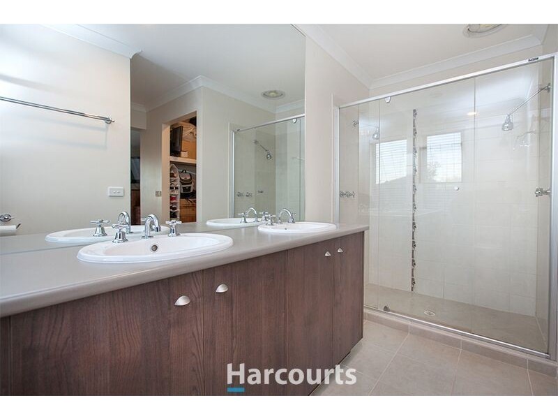 42 Honeyeater Way, Pakenham VIC 3810