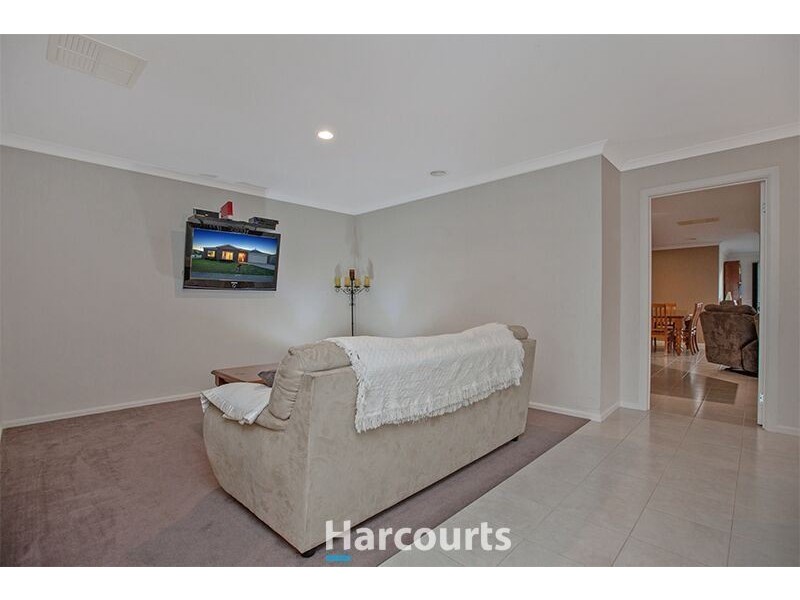 42 Honeyeater Way, Pakenham VIC 3810