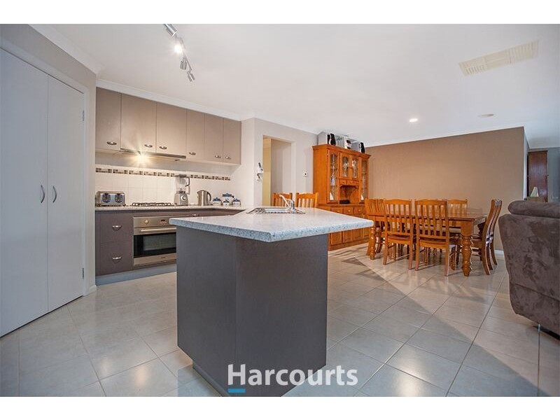 42 Honeyeater Way, Pakenham VIC 3810