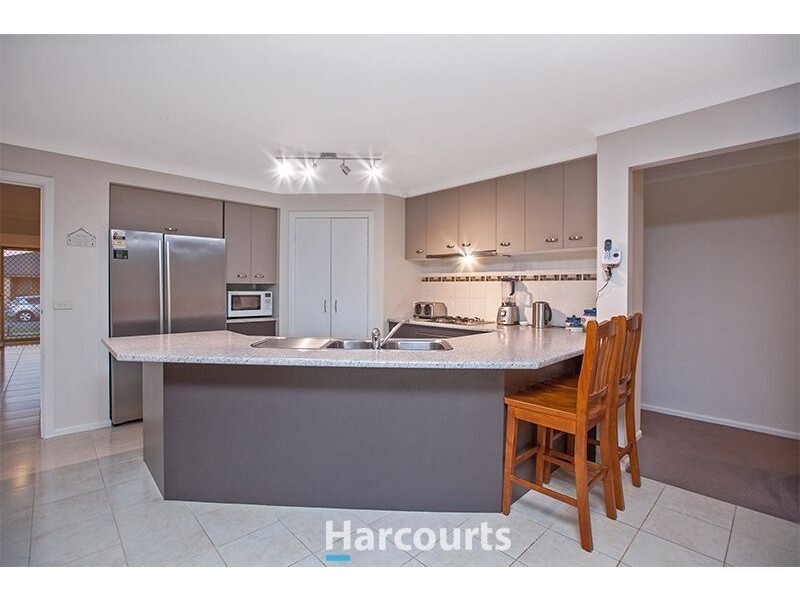 42 Honeyeater Way, Pakenham VIC 3810