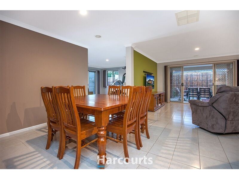 42 Honeyeater Way, Pakenham VIC 3810