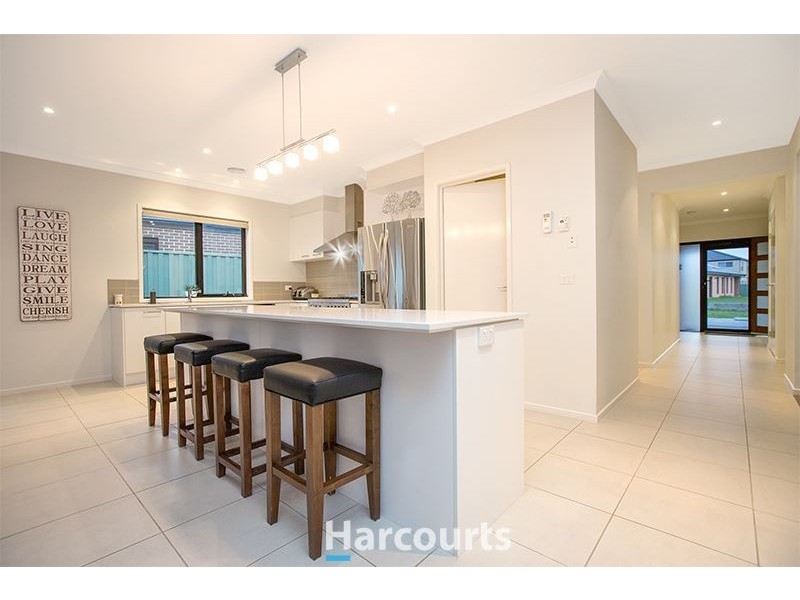 88 Dusseldorp Avenue, Pakenham VIC 3810